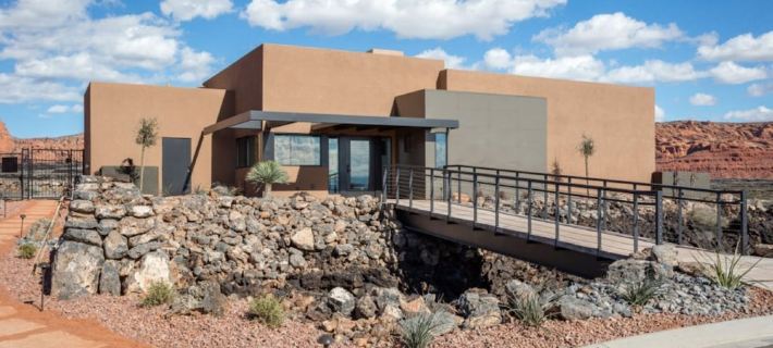 Stunning Snow Canyon Views from this Private Location in High End Community Hoteles en Ivins
