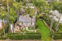 Tropical Palms Plantation Beach Cottage - Historic Encinitas Walking District