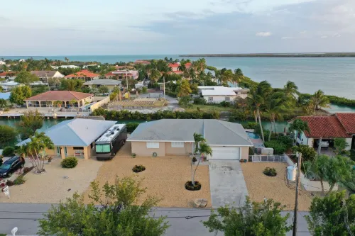 Sunset View from Pool and Deck Area. Dock Includes Lift. Can Accommodate Pets. Отели в г. Куджо-Ки