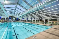 Resort Access - Lake - Pools -Pickleball - Gym. Spacious Townhome for Groups