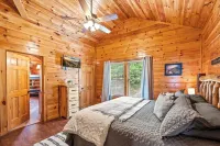 Vet-Owned, Pet Friendly Pool Cabin with New Hot Tub & Amazing Views!