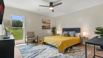 Spacious & Cozy ~ Close to Fort Moore ~ Pool Table