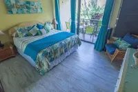 Remodeled Fantastic Ocean Front Sunset Views New AC  2 Lanais Free Parking Wifi