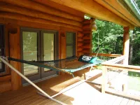 Relaxing log home on a private mountainside in Rappahannock County, Virginia