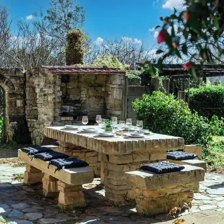 Sandstone Cottage With Cozy Open Fireplace in the Heart of Robertson