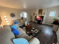 Charming 3-Bedroom House with Wi-Fi and AC Near Downtown Pittsburgh - 2성급
