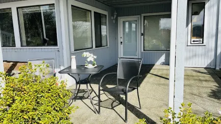 Great Harbor View Entire 2Br & 2Ba Vacation/Getaway Unit