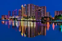 Beachfront Hollywood King Bd Tides Condo, Patio, Pools - Flexible Cancellation