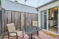 OB Cottage w outdoor patio / 3 min to the beach