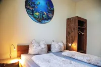 Lovingly furnished apartment, living with friends