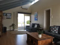 Hideaway Tom's on the Mundoo Channel Hotels in Goolwa