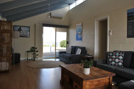 Hideaway Tom's on the Mundoo Channel Отели в г. Хиндмарш Айленд