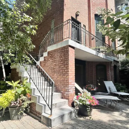 GROUP LUX in Old Town/Gold Coast (+private roof)