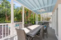★Welcoming Family Vacation Gated home★with private heated pool and Patio