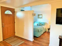 Lake Nahwatzel Resort, Cabin #1, Shared Dock just steps away! Now with WIFI!