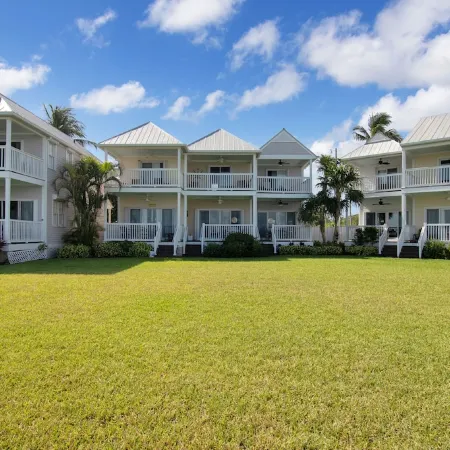 Majestic Marina View- 2/2.5 townhome looking over Hawks Cay Marina.