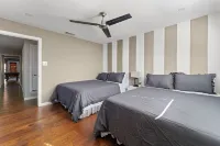 Luxury Home Sleeps 20 with Heated Pool & Billiard - สระว่ายน้ำส่วนตัว