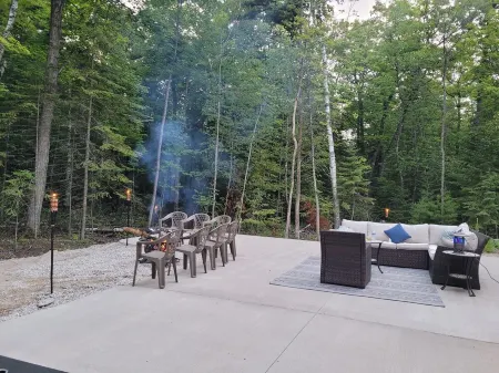 New, charming custom home, 7 minute walk to the beach