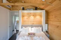 Luxury Tiny Home Ski Cabin with Barrel Sauna Room!