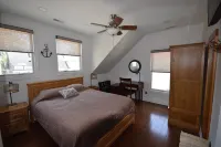 LAKESIDE RETREAT-Overlooking the scenic beauty of Lake Erie, Lorain,Ohio