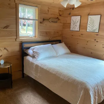 Quaint lakefront cabin