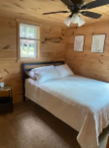 Quaint lakefront cabin