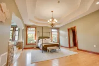 5 -Star Luxury Mountain Getaway - Grandview Lodge - Pool Opens Around April 15