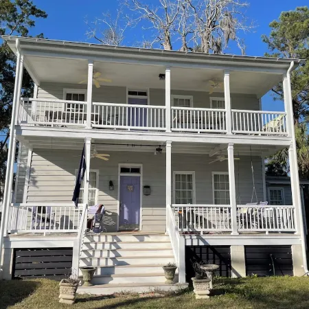 1874 House. Walk Everywhere. Pets Welcome.