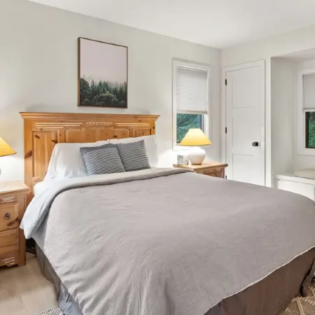 Renovated-Spacious Home Ideally Located in the Middle of Stowe