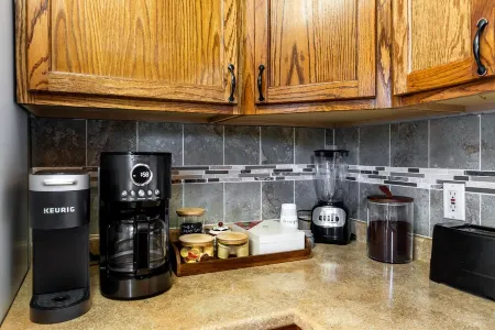 Eternity's Edge -Hike/Stargaze, Peaceful, Polished Отели в г. Туэнтинайн-Палмс