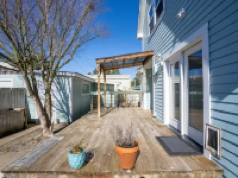 Lakeside house with access to dunes, lakes, and the ocean! レイクサイドのホテル