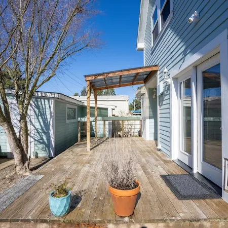 Lakeside house with access to dunes, lakes, and the ocean!