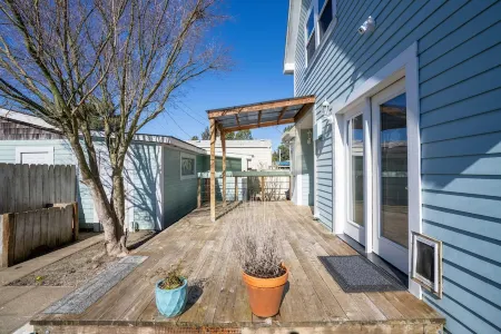 Lakeside house with access to dunes, lakes, and the ocean!
