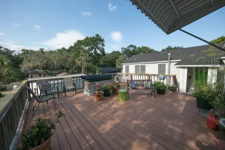 Fully Renovated "Old Florida" Apartment