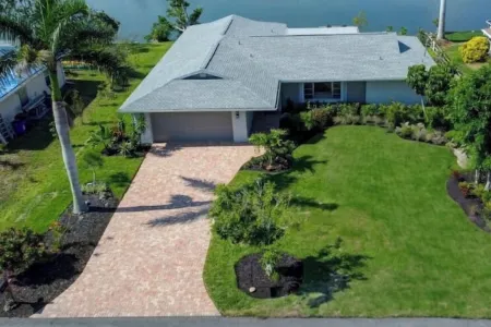 Lakeside Paradise Getaway Near Southwest Florida's Top Beaches! Pool Table 3B\3B