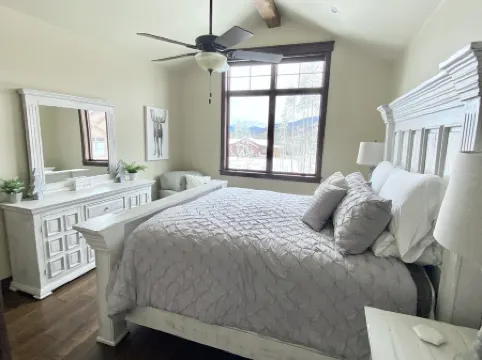 0.5 mile walk to Gondola and Keystone Village!  50 yards to Keystone Shuttle!