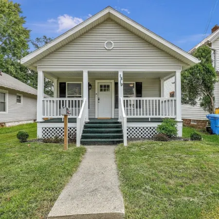 Steps to MSU • Quick Hwy Access • Guests Rave: Clean + Functional