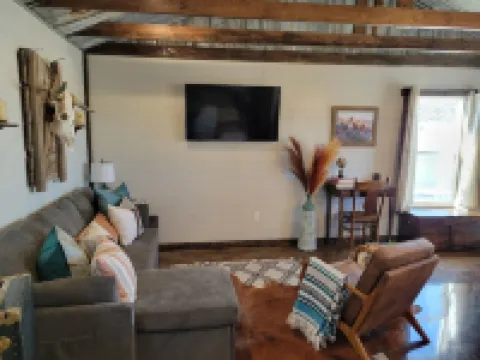 Cozy Guest House at the base of the Big Horn Mountains