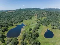 Rolling Oaks Ranch: Private Lakefront Farm Stay on 235 Acres