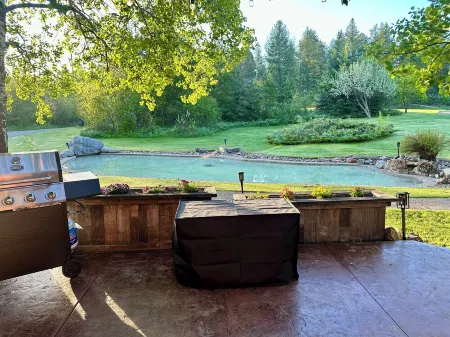 Secluded River Retreat 8 minutes from West Entrance to Glacier National Park.