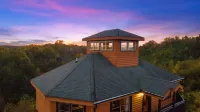 Cabin w/ Views & Indoor Pool Near Douglas Lake + Sleeps 12 Hotel dekat Blowing Cave Mill