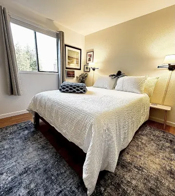 Charming, Newly updated 3 BR Home on a corner lot in Mount Vernon