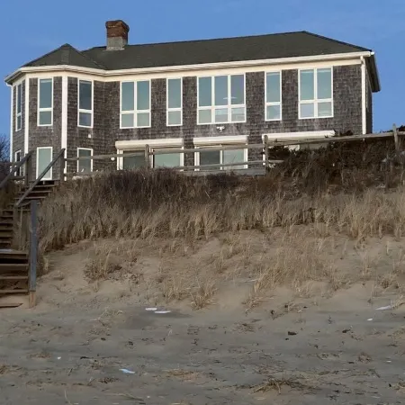 Oceanfront w/Private Stairs to Beach and Spectacular Sunsets! Отели в г. Истам