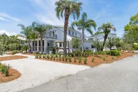 Charming Studio Apartment E - Steps to Beach & Dining - 4-Star