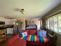 Private quiet cottage best for 2-3, no worries pet friendly