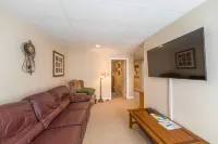 Sunset Ridge-2 Bedroom Apartment with Private Entrance Hotels in Henderson County