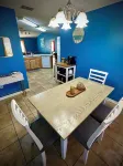 The Beach House-2 miles from beach, ping pong, king bed! Hotels in Navarre