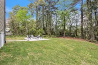 Pet-Friendly 2BR Greer Home, King Beds & Fire Pit Expressions of Greer 주변 호텔