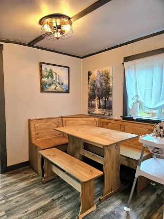 Cozy & Quaint Westport Cottage, EV charger, 1mi to beach, restaurants & parks Отели рядом с достопримечательностью «Брадис Ойстерс»