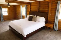 Spacious 5-Bedroom Home on Lake Cumberland! Hotels in Burnside